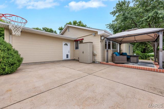 10 Lake Port Court, St Peters, MO 63376