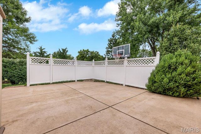 10 Lake Port Court, St Peters, MO 63376