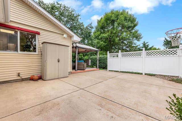 10 Lake Port Court, St Peters, MO 63376