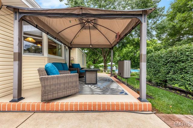 10 Lake Port Court, St Peters, MO 63376