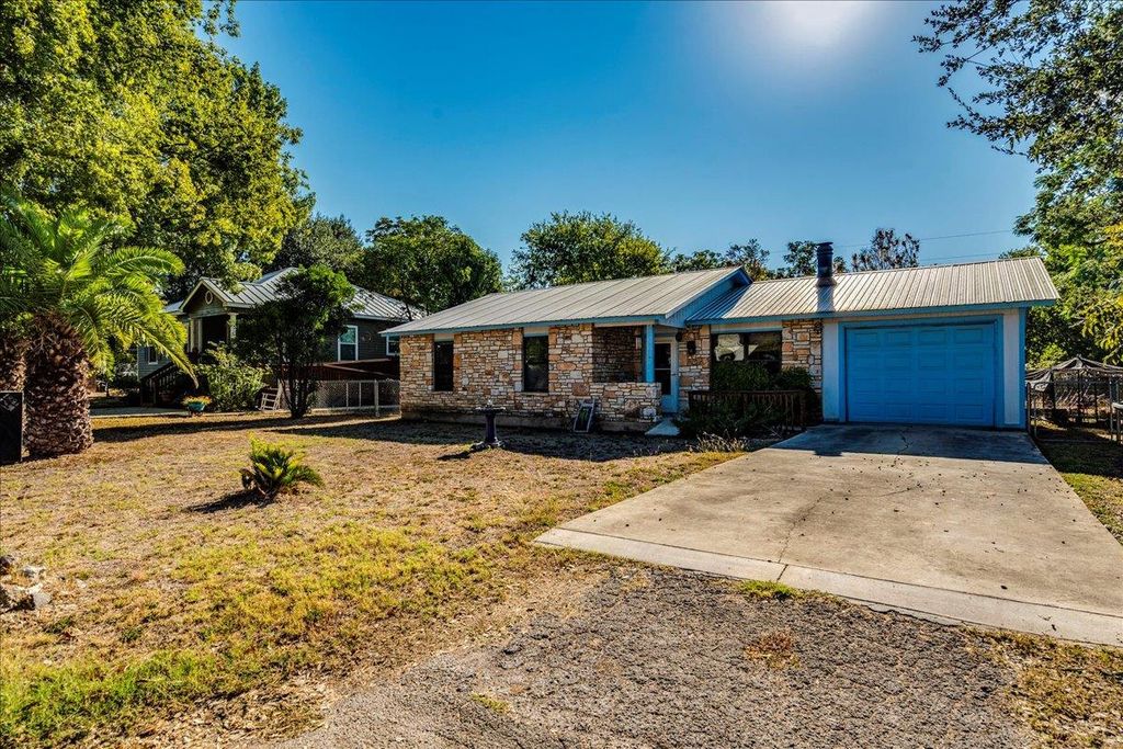 904 Conway DR, San Marcos, TX 78666