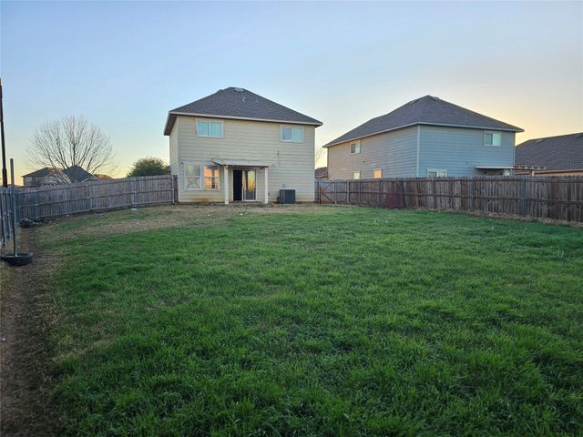 237 Crescent Ridge Drive, Fort Worth, TX 76140