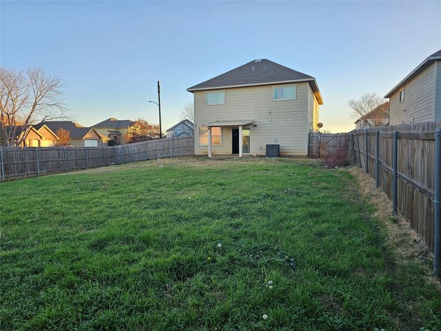 237 Crescent Ridge Drive, Fort Worth, TX 76140