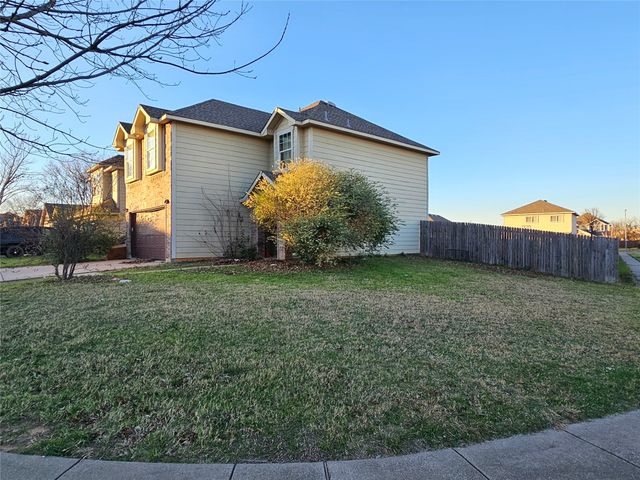 237 Crescent Ridge Drive, Fort Worth, TX 76140