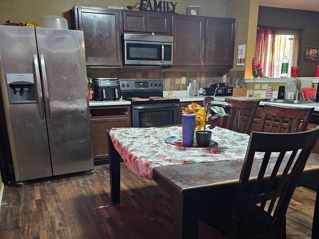 237 Crescent Ridge Drive, Fort Worth, TX 76140