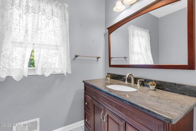 2321 Donna Dee Court, Toms River, NJ 08755