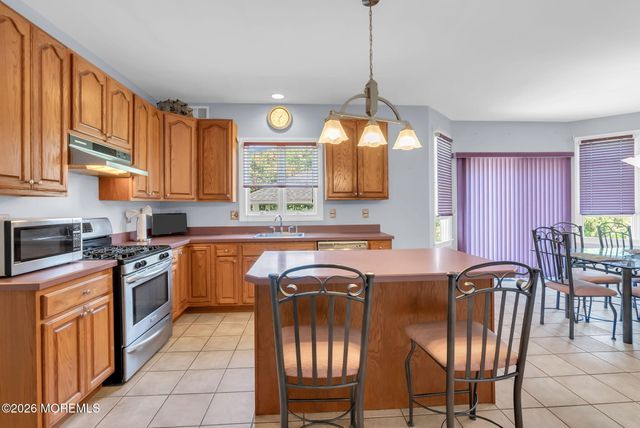2321 Donna Dee Court, Toms River, NJ 08755