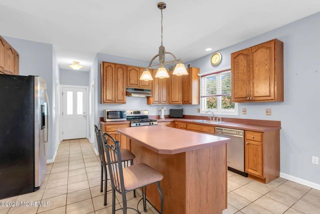 2321 Donna Dee Court, Toms River, NJ 08755