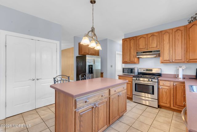 2321 Donna Dee Court, Toms River, NJ 08755