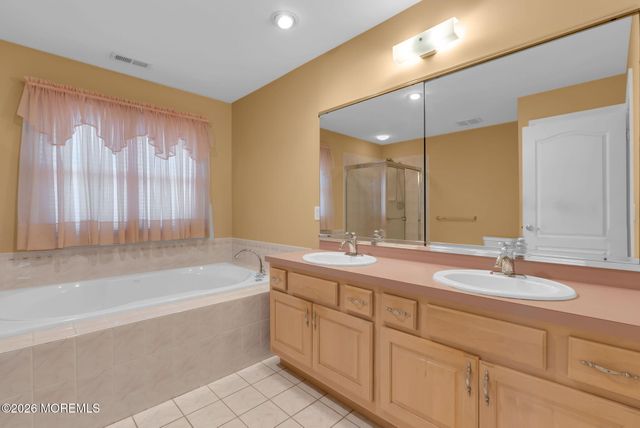 2321 Donna Dee Court, Toms River, NJ 08755