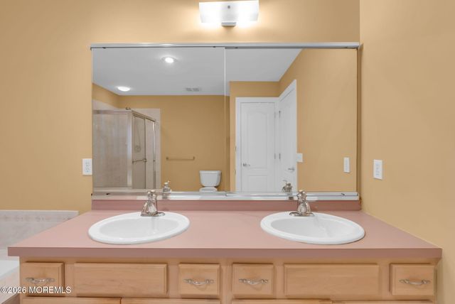 2321 Donna Dee Court, Toms River, NJ 08755