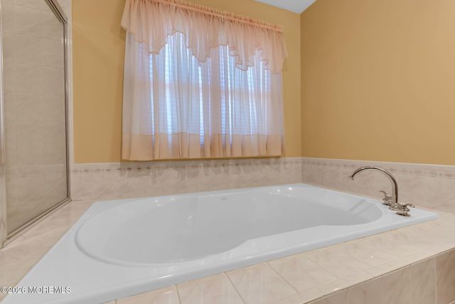 2321 Donna Dee Court, Toms River, NJ 08755