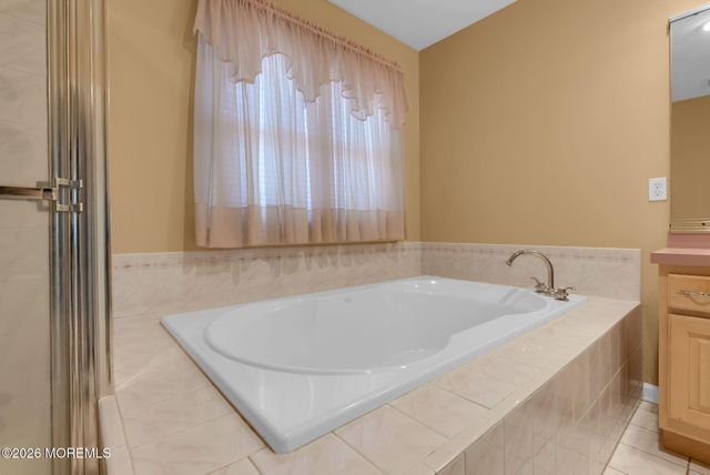 2321 Donna Dee Court, Toms River, NJ 08755