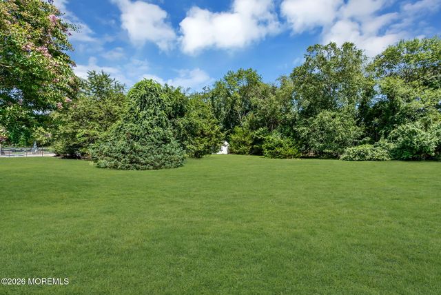 2321 Donna Dee Court, Toms River, NJ 08755