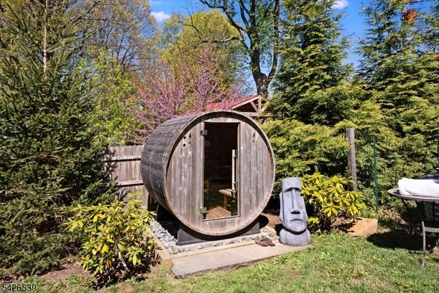 201 Mountain Ave, North Caldwell Boro, NJ 07006