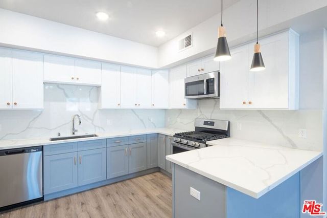 3672 Jasmine Avenue 102, Palms, CA 90034