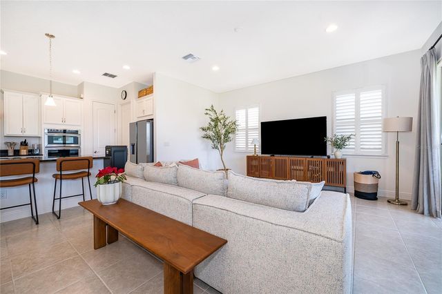 8124 MABURY LANE, Orlando, FL 32832