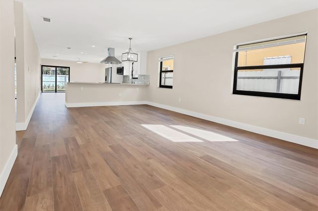 391 NW 58th Avenue, Miami, FL 33126