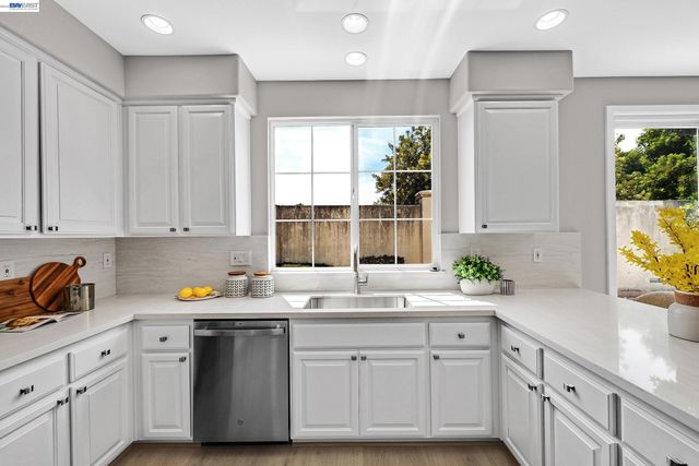 34500 Torrey Pine Ln, Union City, CA 94587