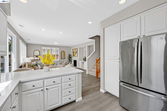 34500 Torrey Pine Ln, Union City, CA 94587