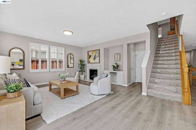 34500 Torrey Pine Ln, Union City, CA 94587