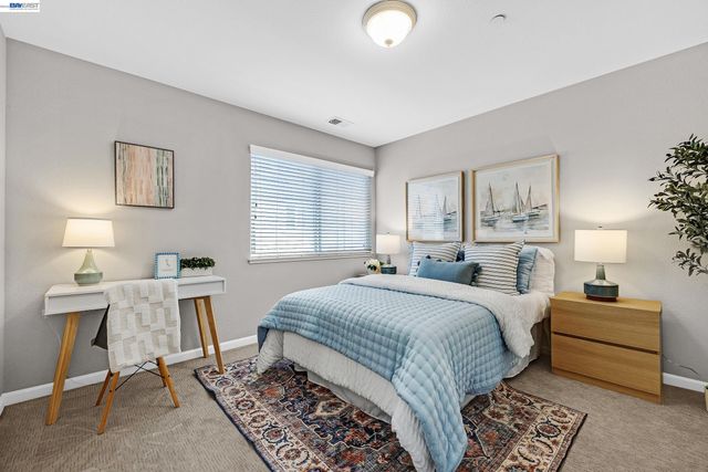 34500 Torrey Pine Ln, Union City, CA 94587