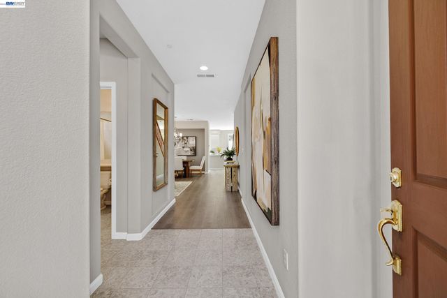 34500 Torrey Pine Ln, Union City, CA 94587