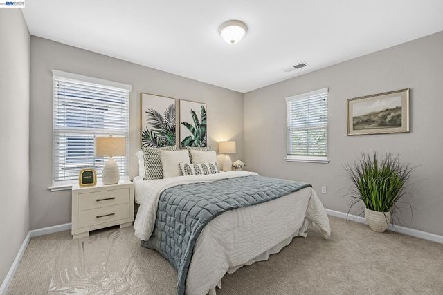 34500 Torrey Pine Ln, Union City, CA 94587