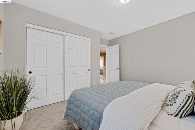 34500 Torrey Pine Ln, Union City, CA 94587
