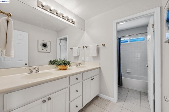 34500 Torrey Pine Ln, Union City, CA 94587