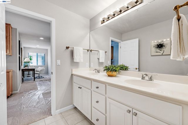 34500 Torrey Pine Ln, Union City, CA 94587