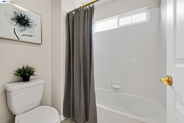 34500 Torrey Pine Ln, Union City, CA 94587