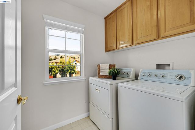 34500 Torrey Pine Ln, Union City, CA 94587