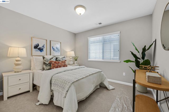 34500 Torrey Pine Ln, Union City, CA 94587