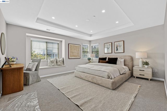 34500 Torrey Pine Ln, Union City, CA 94587