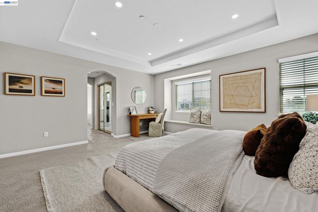 34500 Torrey Pine Ln, Union City, CA 94587