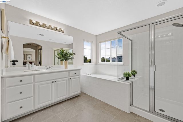34500 Torrey Pine Ln, Union City, CA 94587