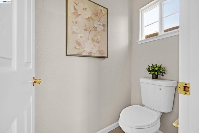 34500 Torrey Pine Ln, Union City, CA 94587