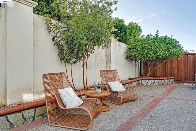 34500 Torrey Pine Ln, Union City, CA 94587