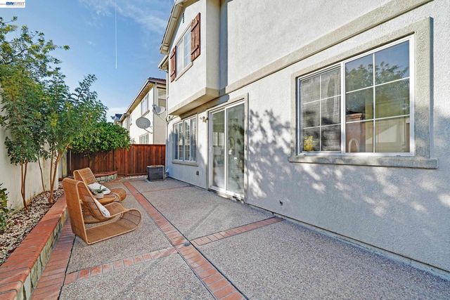 34500 Torrey Pine Ln, Union City, CA 94587