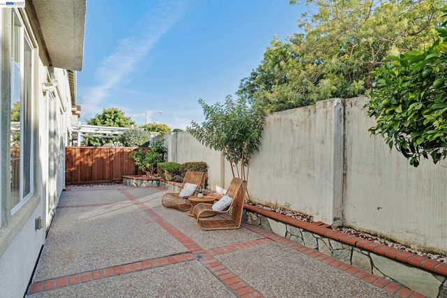 34500 Torrey Pine Ln, Union City, CA 94587