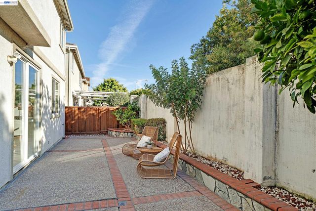 34500 Torrey Pine Ln, Union City, CA 94587