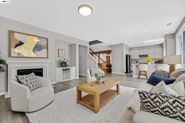 34500 Torrey Pine Ln, Union City, CA 94587