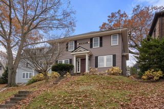 1421 Quincy Shore Dr, Quincy, MA 02169