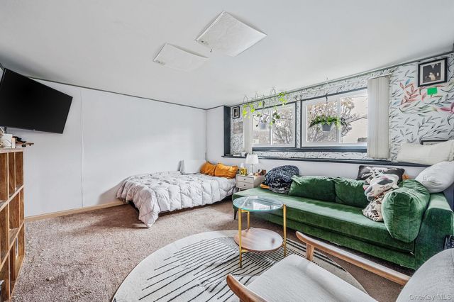 18 Roslyn Court, East Patchogue, NY 11772