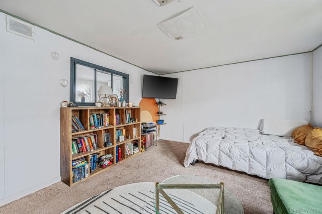 18 Roslyn Court, East Patchogue, NY 11772