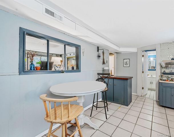 18 Roslyn Court, East Patchogue, NY 11772