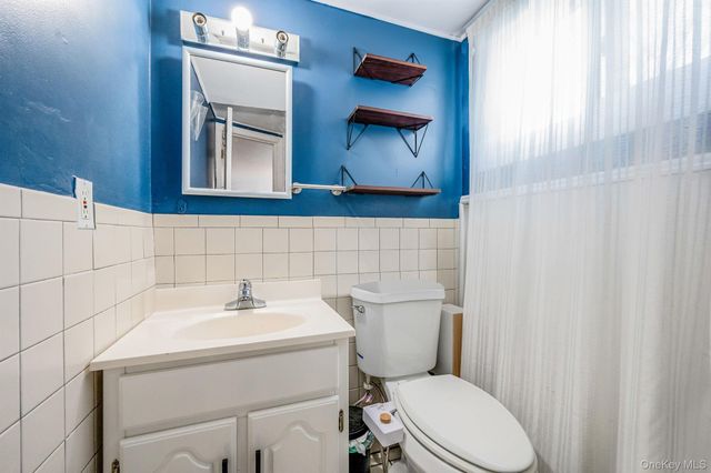 18 Roslyn Court, East Patchogue, NY 11772