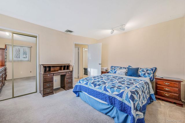 18 Roslyn Court, East Patchogue, NY 11772