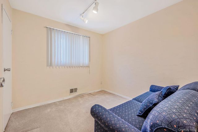 18 Roslyn Court, East Patchogue, NY 11772